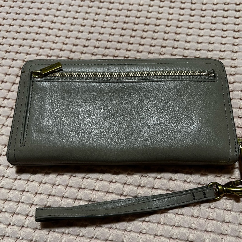 FOSSIL Logan Leather RFID Zip Around Clutch Wallet